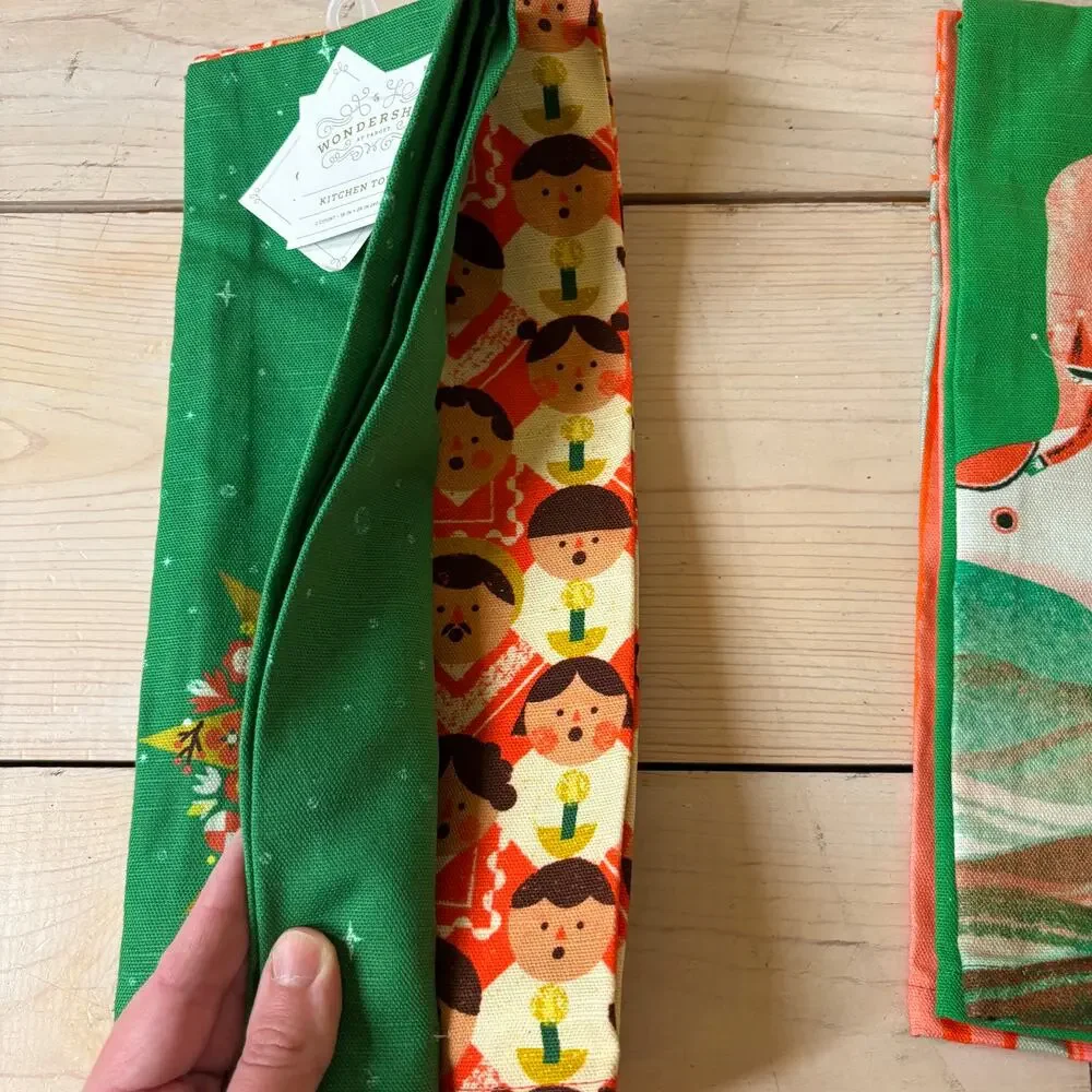 Wondershop NWT Set of 2 Christmas Kitchen Towels by Cecilia Ruiz & Lisk Feng